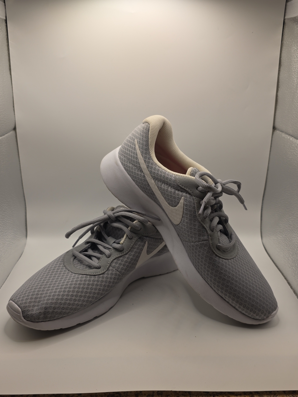 Womens Tanjun Wolf Grey & White Sneakers Size 11